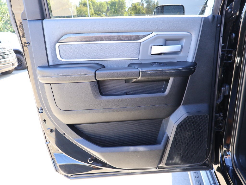 2022 RAM 3500 Big Horn Crew Cab 4x4 8' Box