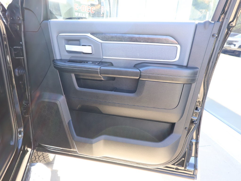 2022 RAM 3500 Big Horn Crew Cab 4x4 8' Box