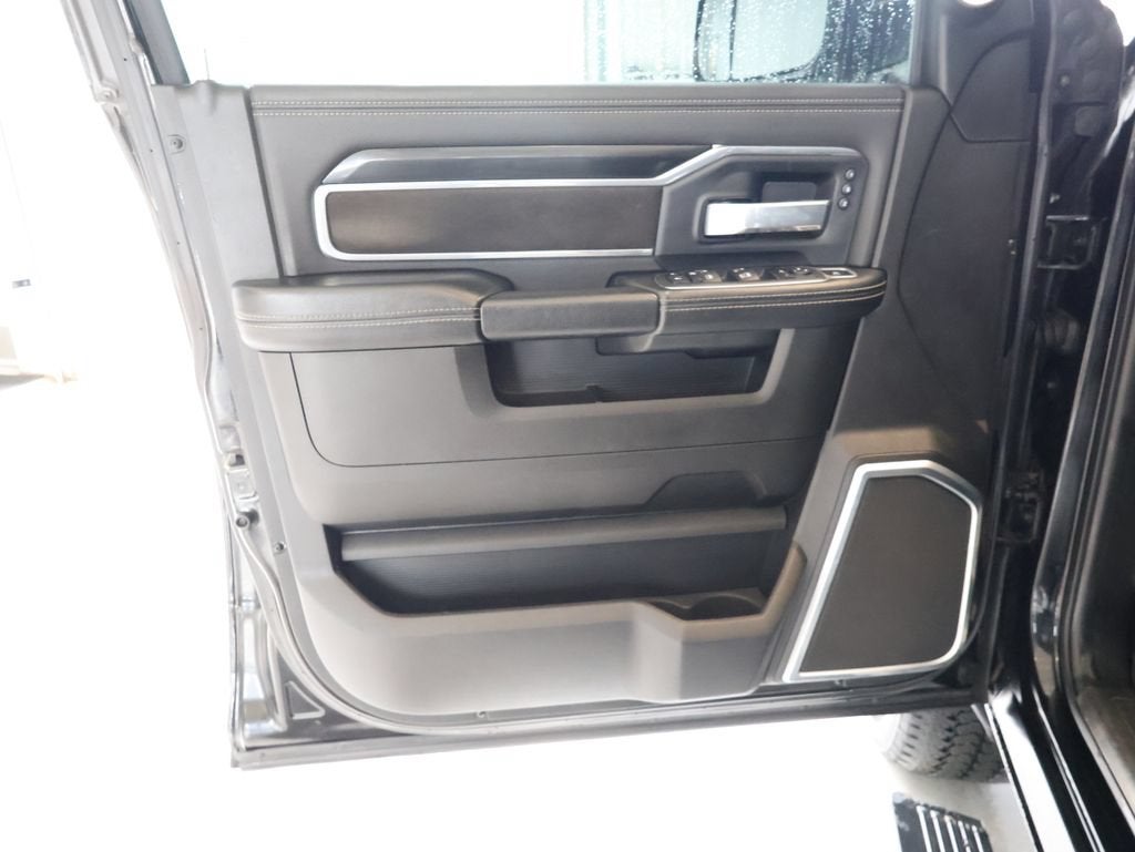 2022 RAM 2500 Laramie Crew Cab 4x4 6'4" Box