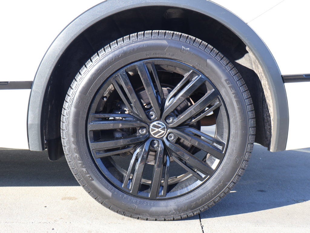 2022 Volkswagen Tiguan 2.0T SE R-Line Black