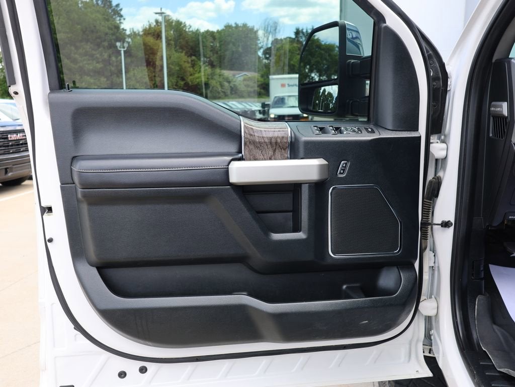 2017 Ford Super Duty F-250 SRW Lariat