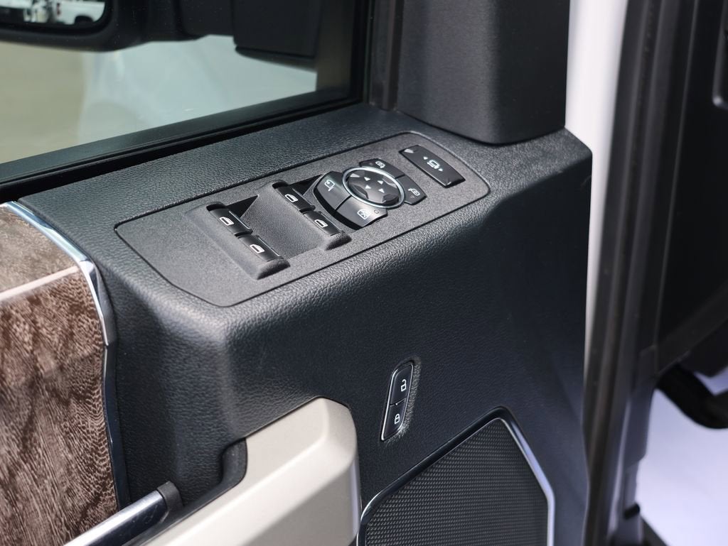 2017 Ford Super Duty F-250 SRW Lariat