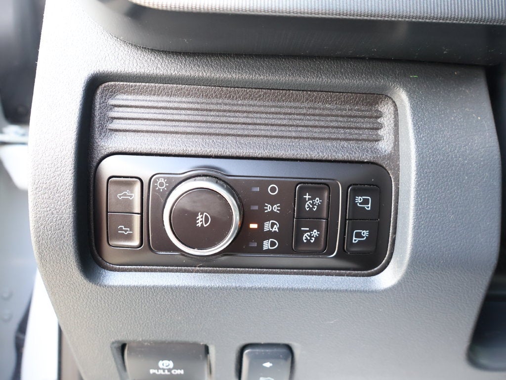 2025 Ford F-350 Super Duty Platinum - Photo 13