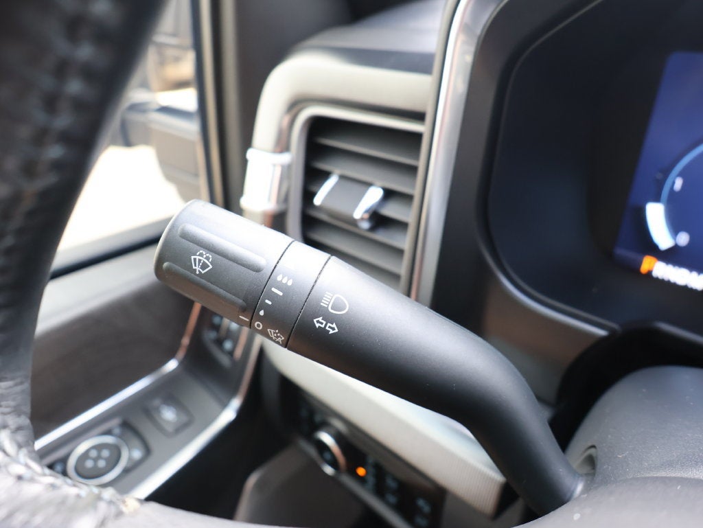 2025 Ford F-350 Super Duty Platinum - Photo 17