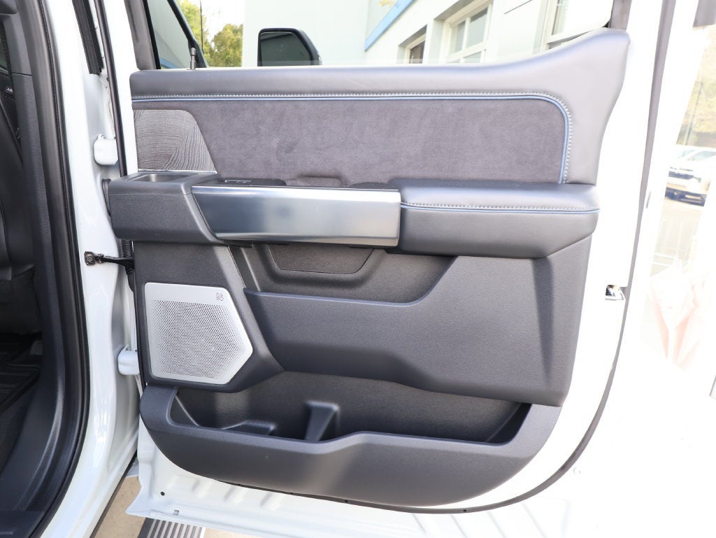2025 Ford F-350 Super Duty Platinum - Photo 41