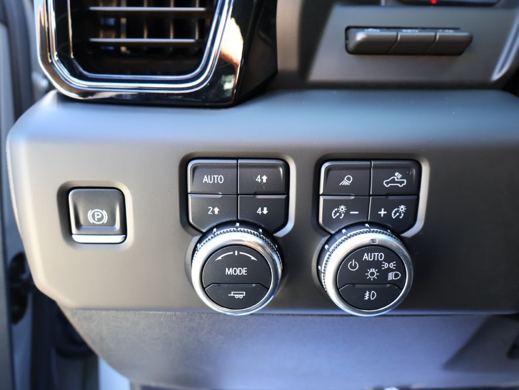 2025 GMC Sierra 3500HD AT4 - Photo 13