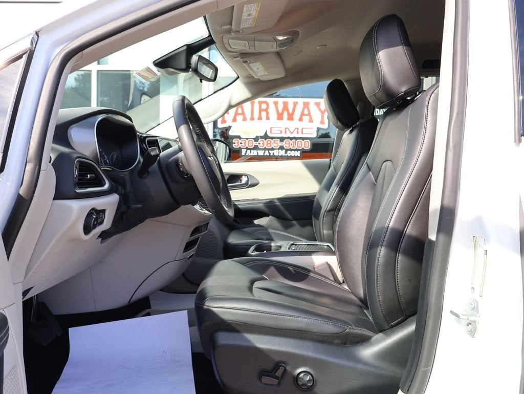 2024 Chrysler Pacifica Touring L - Photo 12