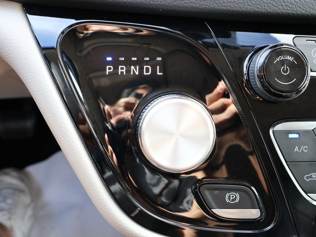 2024 Chrysler Pacifica Touring L - Photo 21