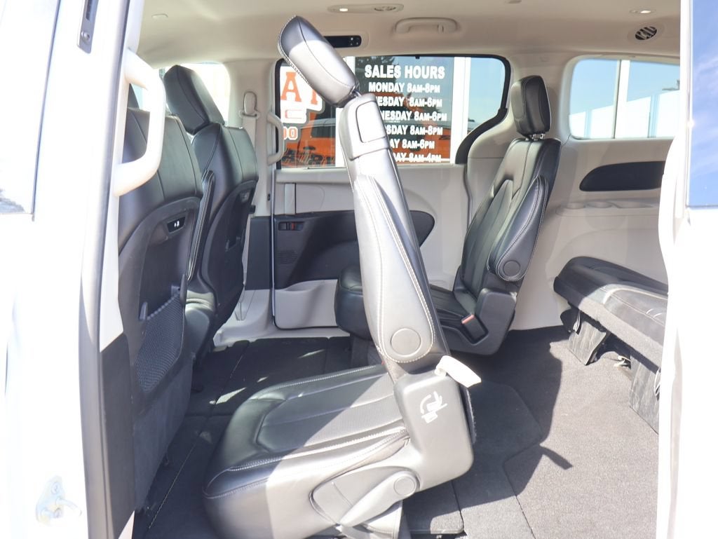 2024 Chrysler Pacifica Touring L - Photo 25