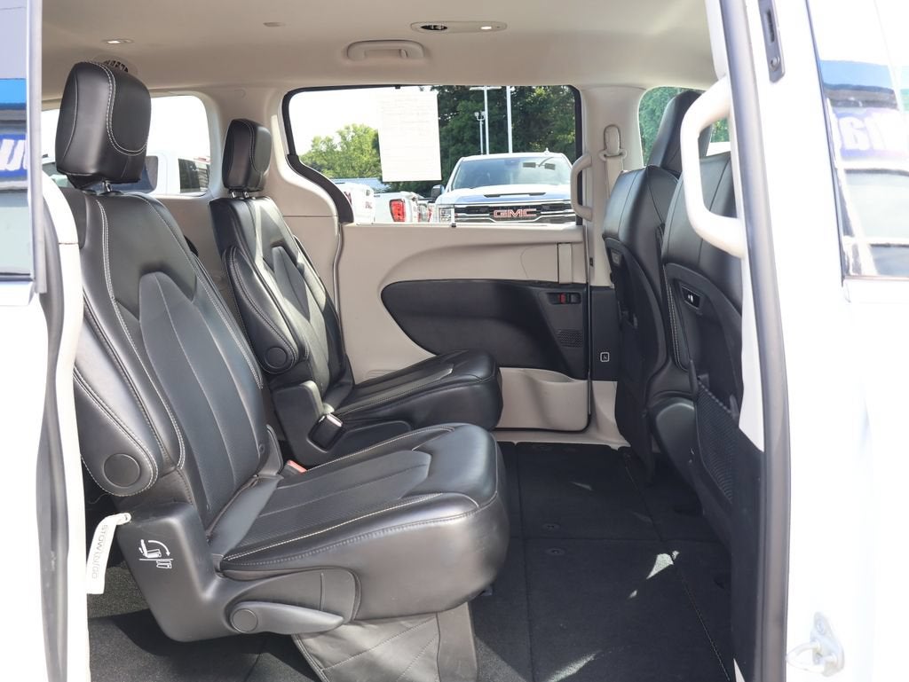 2024 Chrysler Pacifica Touring L - Photo 31