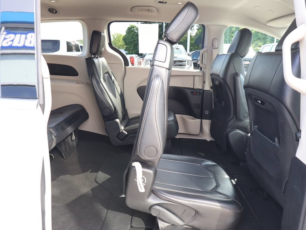 2024 Chrysler Pacifica Touring L - Photo 32