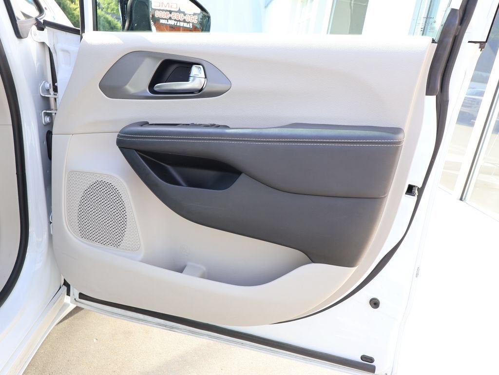 2024 Chrysler Pacifica Touring L - Photo 33