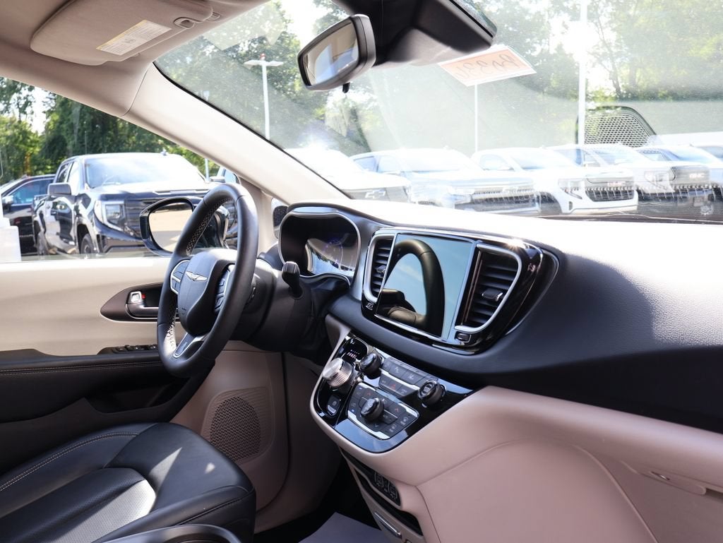 2024 Chrysler Pacifica Touring L - Photo 35