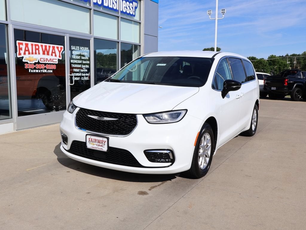2024 Chrysler Pacifica Touring L - Photo 6