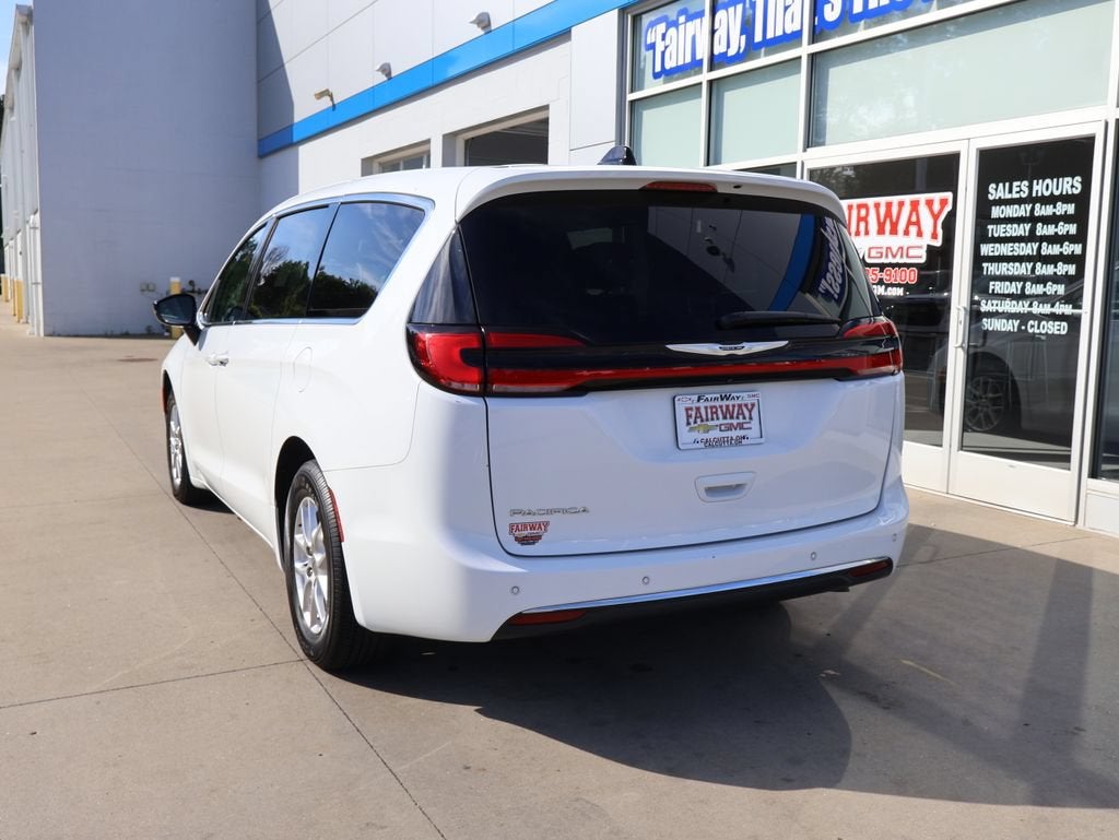 2024 Chrysler Pacifica Touring L - Photo 8