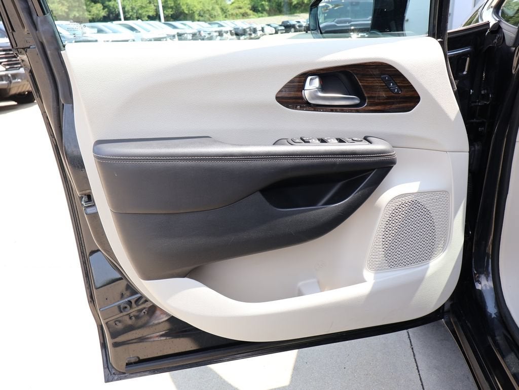 2023 Chrysler Pacifica Limited AWD