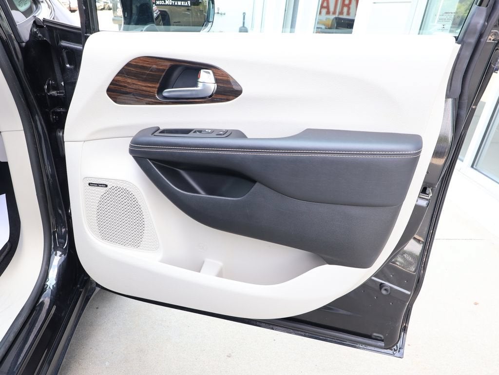 2023 Chrysler Pacifica Limited AWD