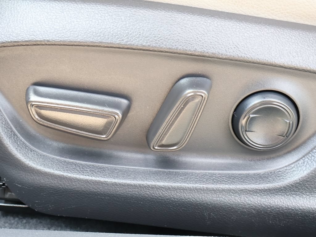 2022 Toyota Camry SE - Photo 12