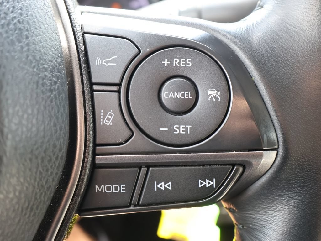 2022 Toyota Camry SE - Photo 17