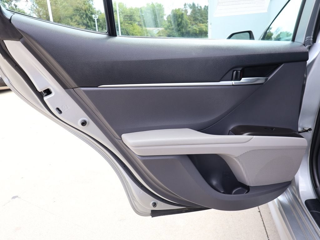 2022 Toyota Camry SE - Photo 22
