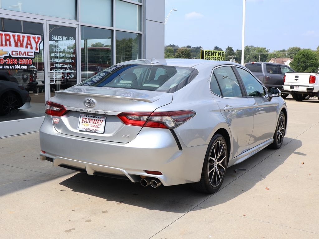 2022 Toyota Camry SE - Photo 3